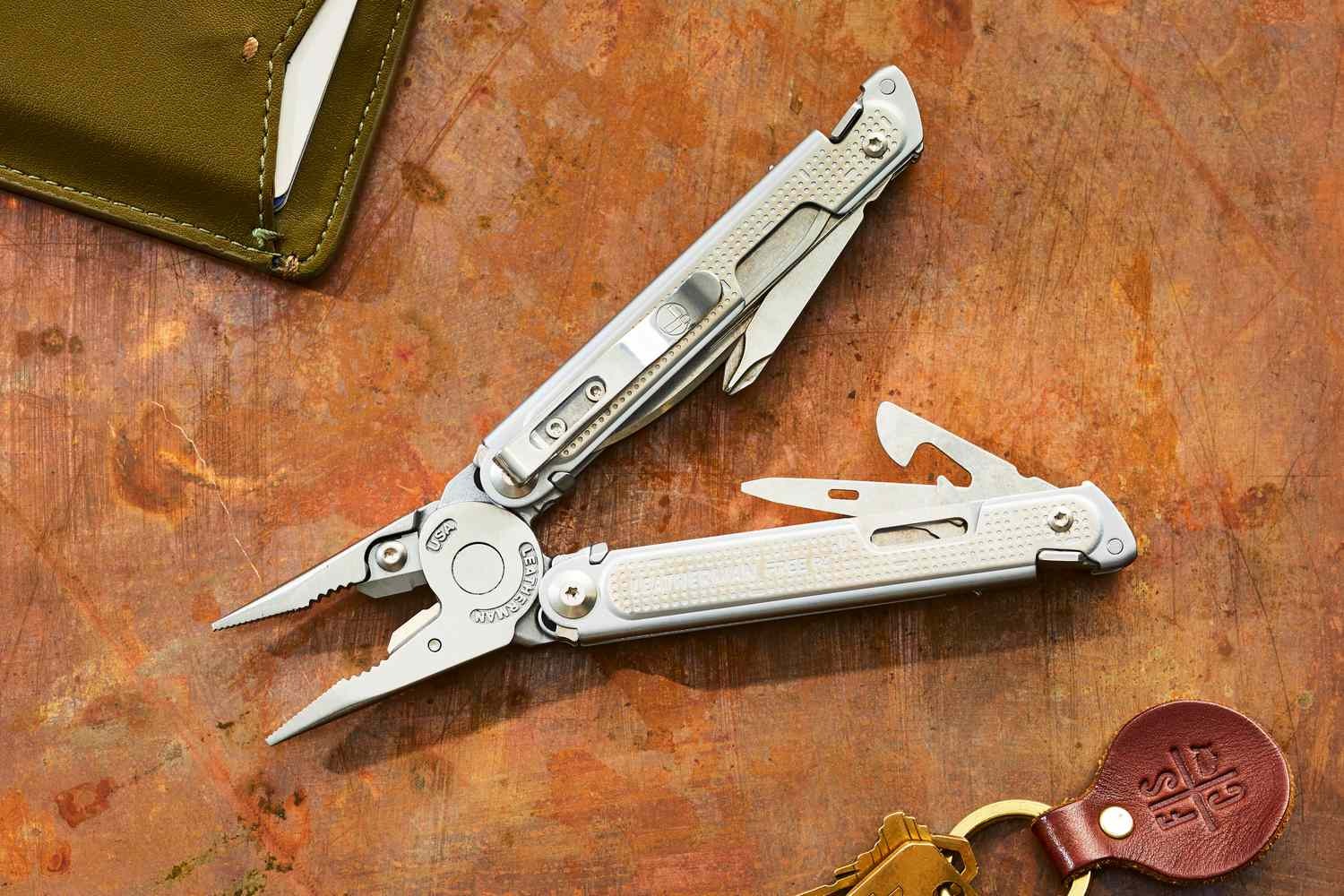 Gerber Pro Knives.com -Gerber Pro Knives.com spr product leatherman free p4 m